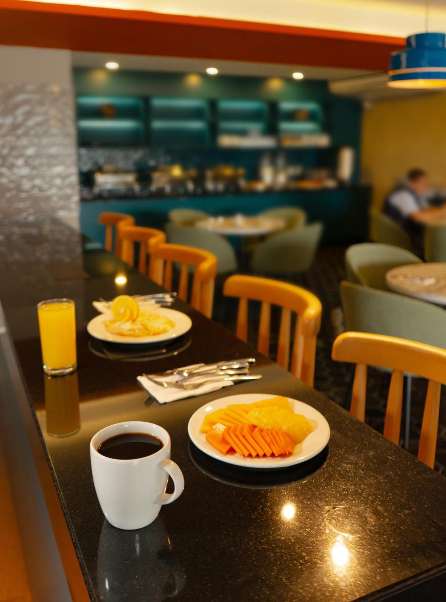 Vista Express Guadalajara Expo Surestay Collection By BW Запопан Екстериор снимка